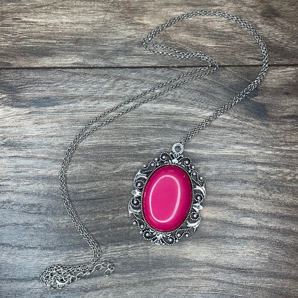 Costume Jewelry Necklace - Pink